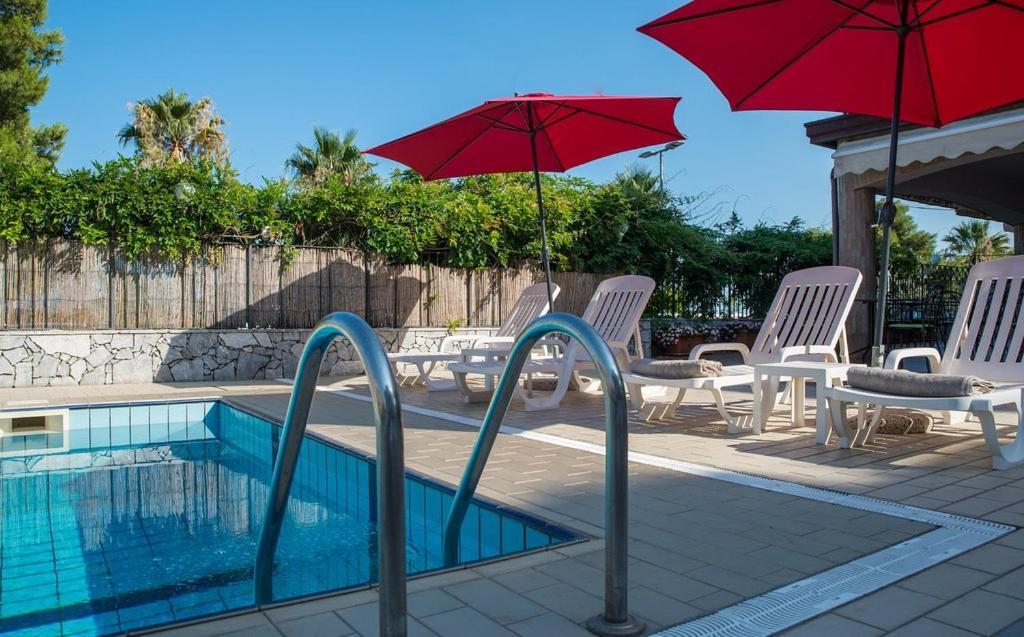 מצאו Taormina Hotel Calipso מראה חיצוני תמונה