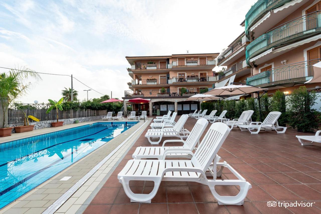 מצאו Taormina Hotel Calipso מראה חיצוני תמונה