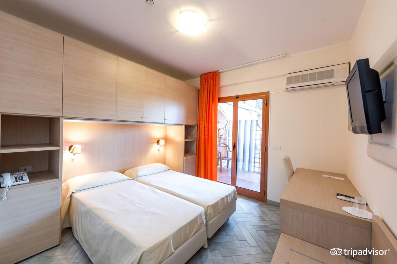מצאו Taormina Hotel Calipso מראה חיצוני תמונה