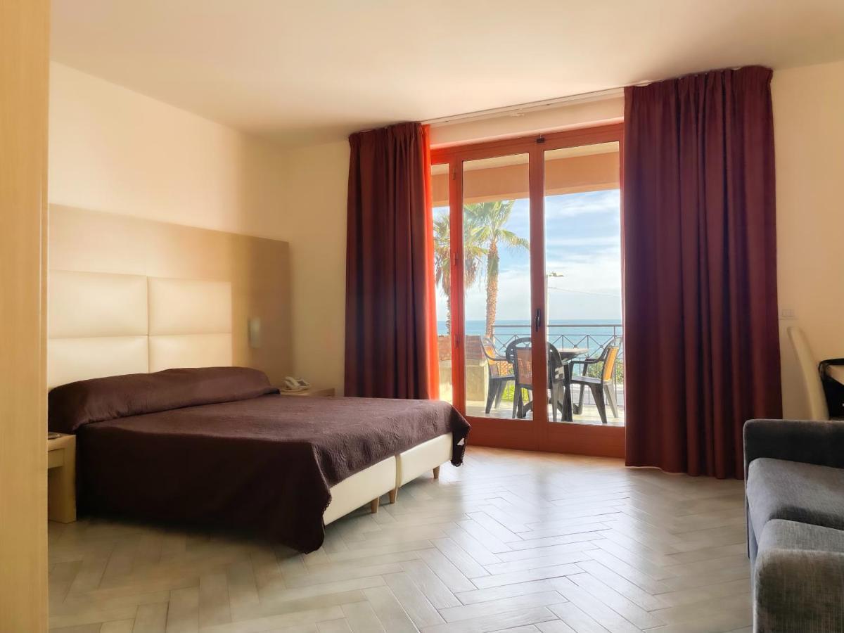 מצאו Taormina Hotel Calipso מראה חיצוני תמונה