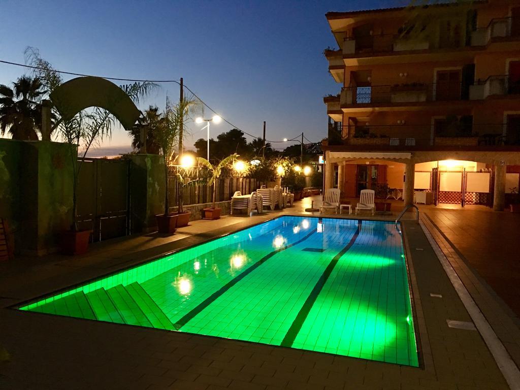 מצאו Taormina Hotel Calipso מראה חיצוני תמונה