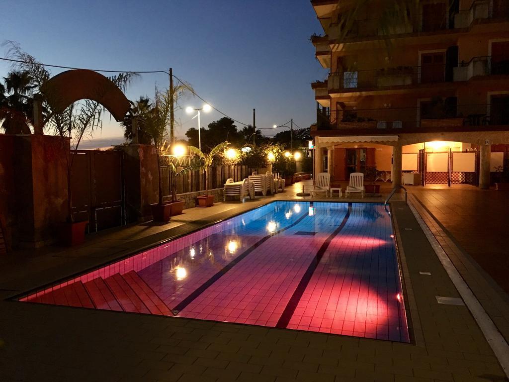 מצאו Taormina Hotel Calipso מראה חיצוני תמונה