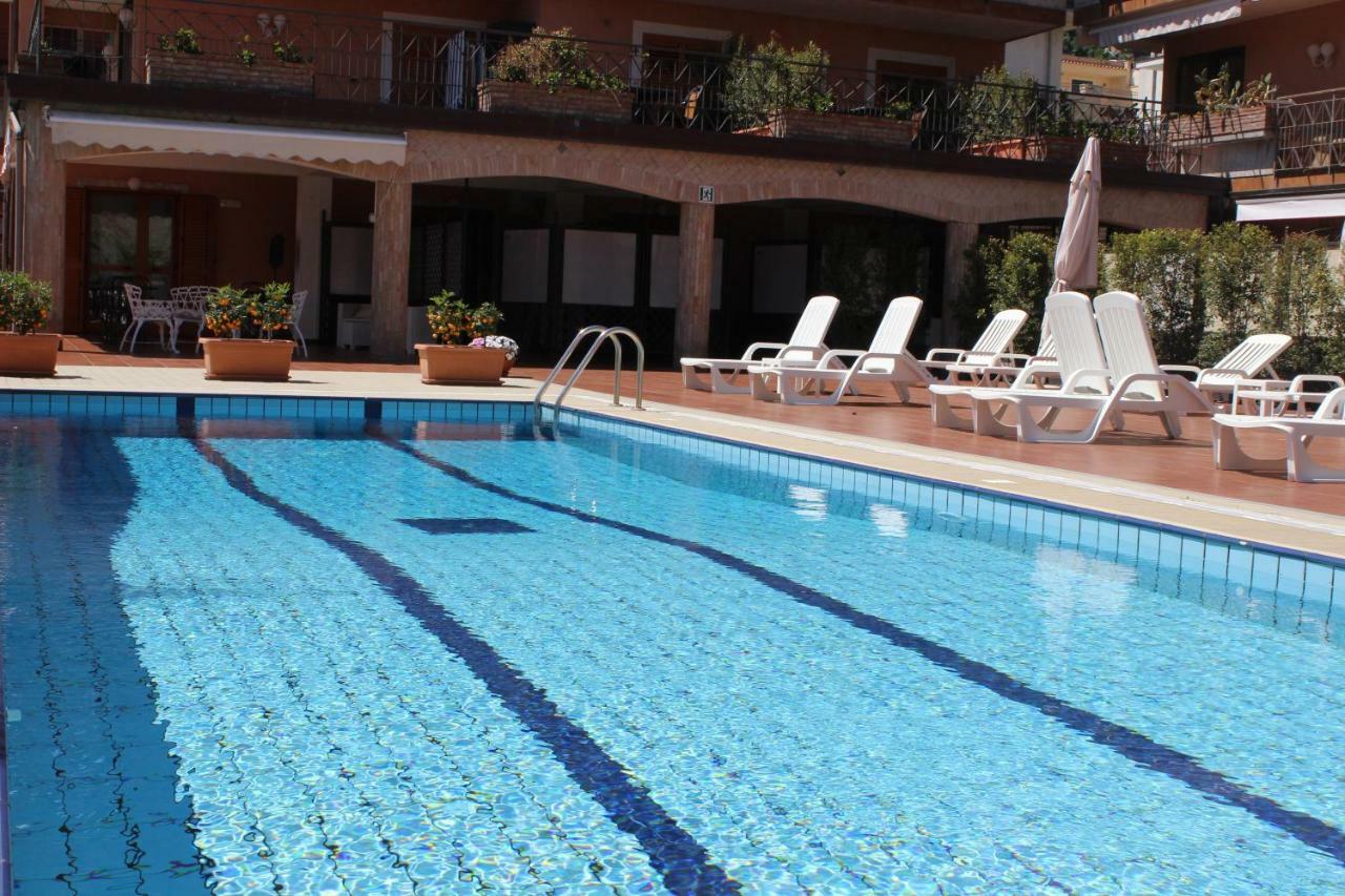 מצאו Taormina Hotel Calipso מראה חיצוני תמונה