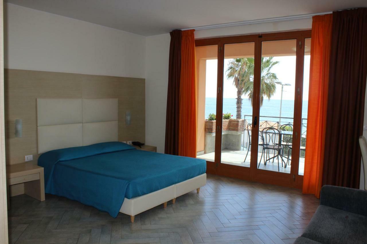 מצאו Taormina Hotel Calipso מראה חיצוני תמונה